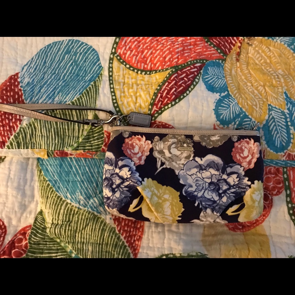 EUC Vintage Floral Coach Wristlet